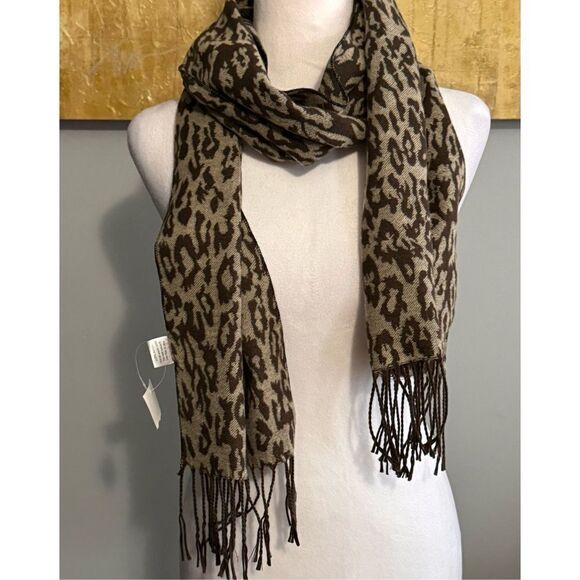 NWT  Animal Print Scarf - Picture 2 of 9